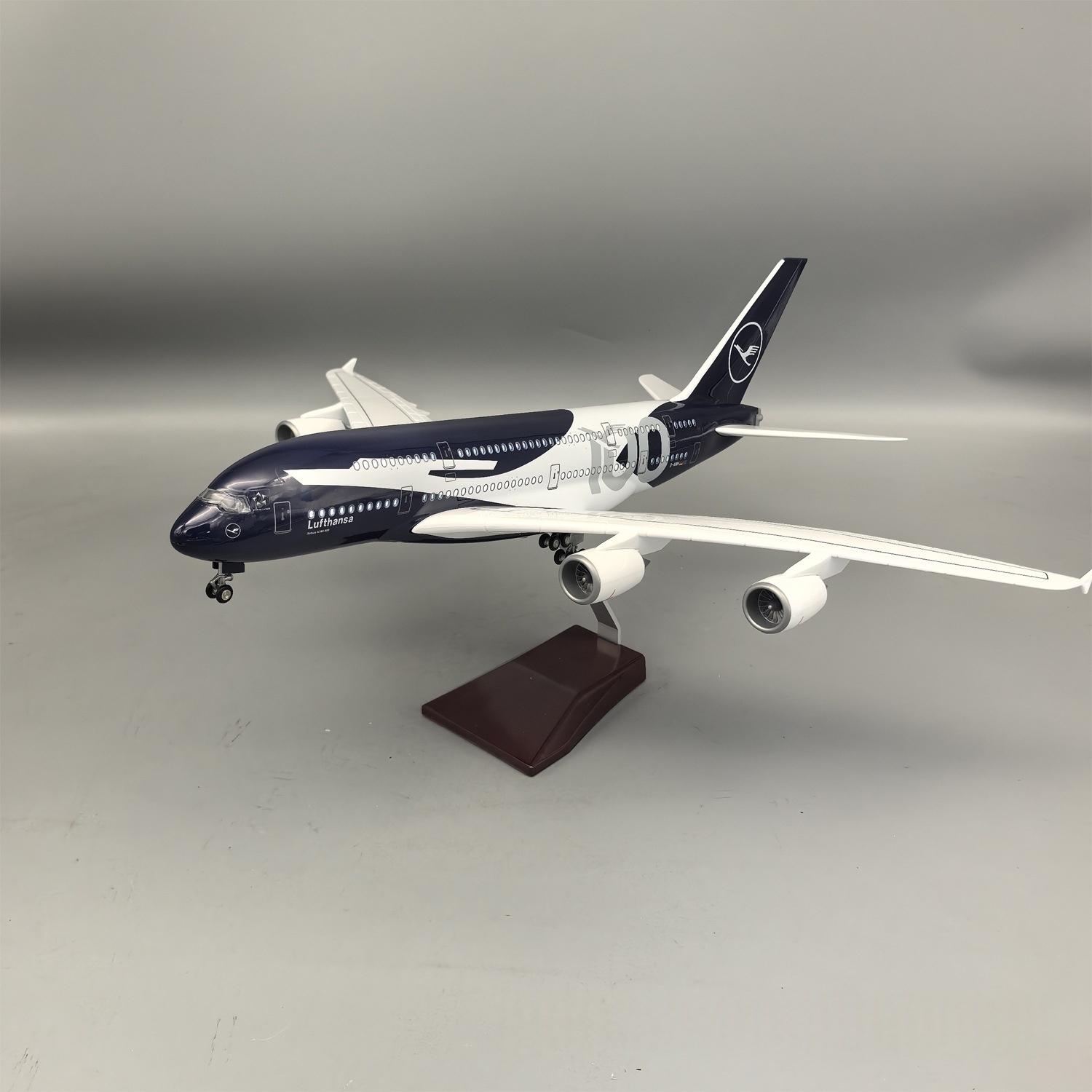 New 45cm Lufthansa A380 100 Ye - Party Games New Year 评论和价格