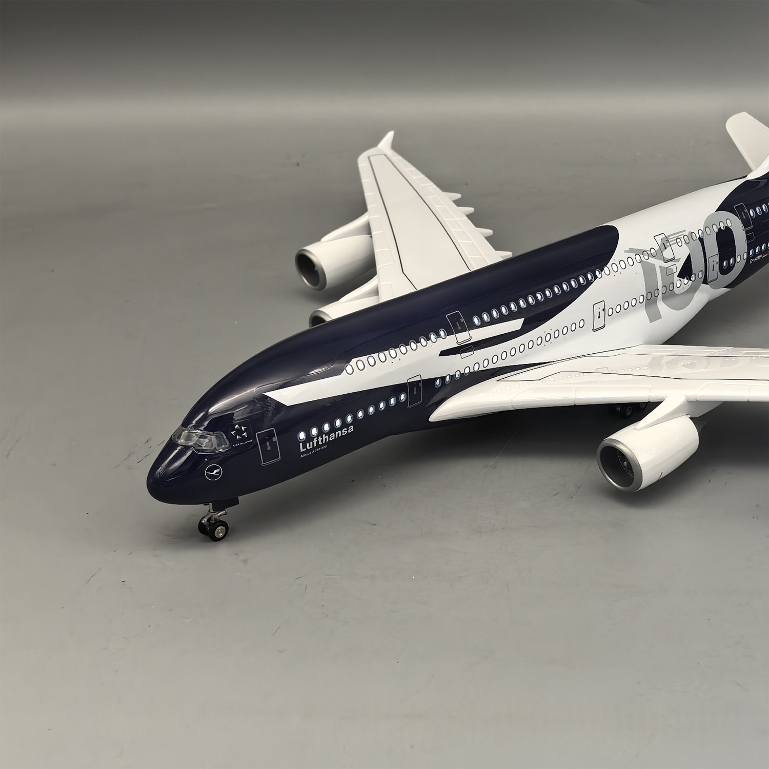 New 45cm Lufthansa A380 100 Ye - Party Games New Year 评论和价格